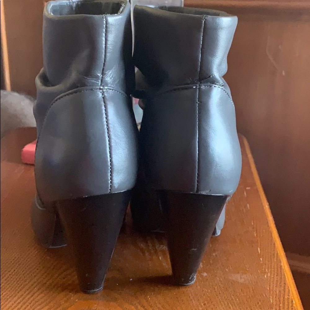 Slouched ankle booties - Picture 3 of 3